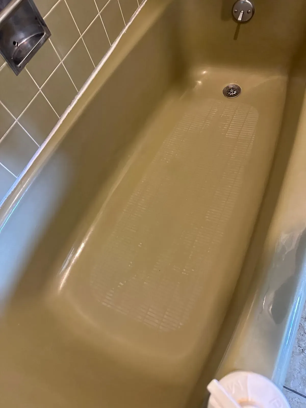 Bathtub deep cleaning in Lowell, MA